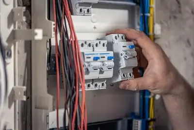 Controllo di un impianto elettrico a Monza